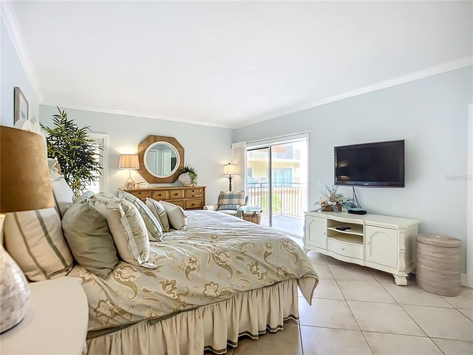 For Sale: $2,299,000 (3 beds, 2 baths, 1830 Square Feet)