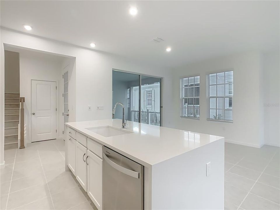 出租: $4,900 (3 贝兹, 2 浴室, 1794 平方英尺)