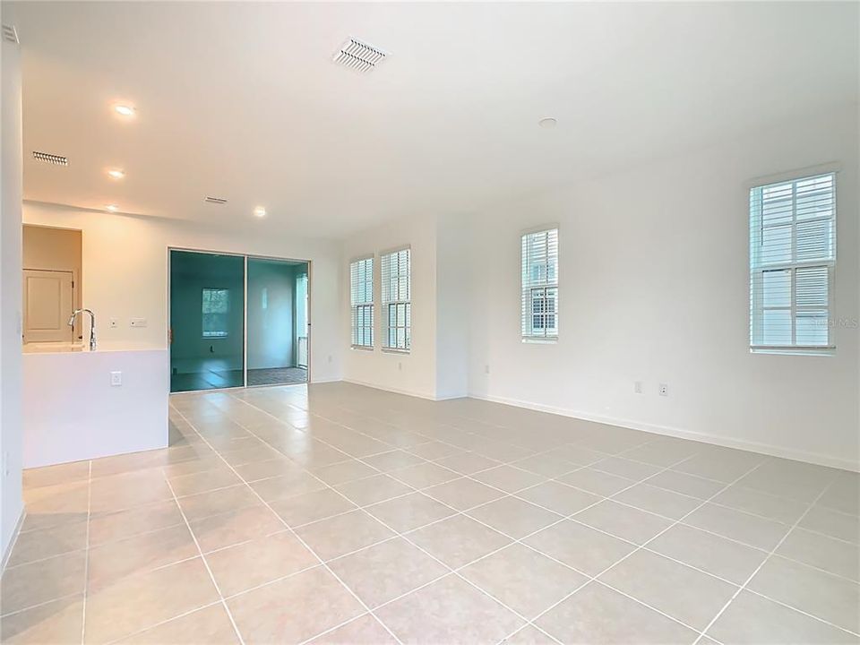 出租: $4,900 (3 贝兹, 2 浴室, 1794 平方英尺)