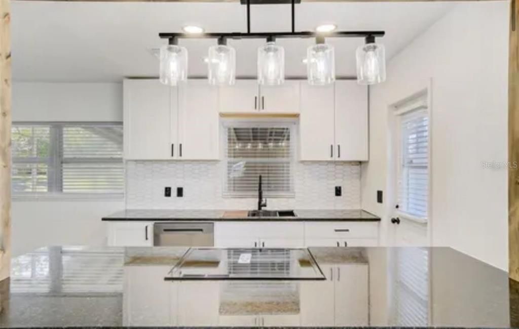 В аренду: $3,100 (3 спален, 2 ванн, 1374 Квадратных фут)