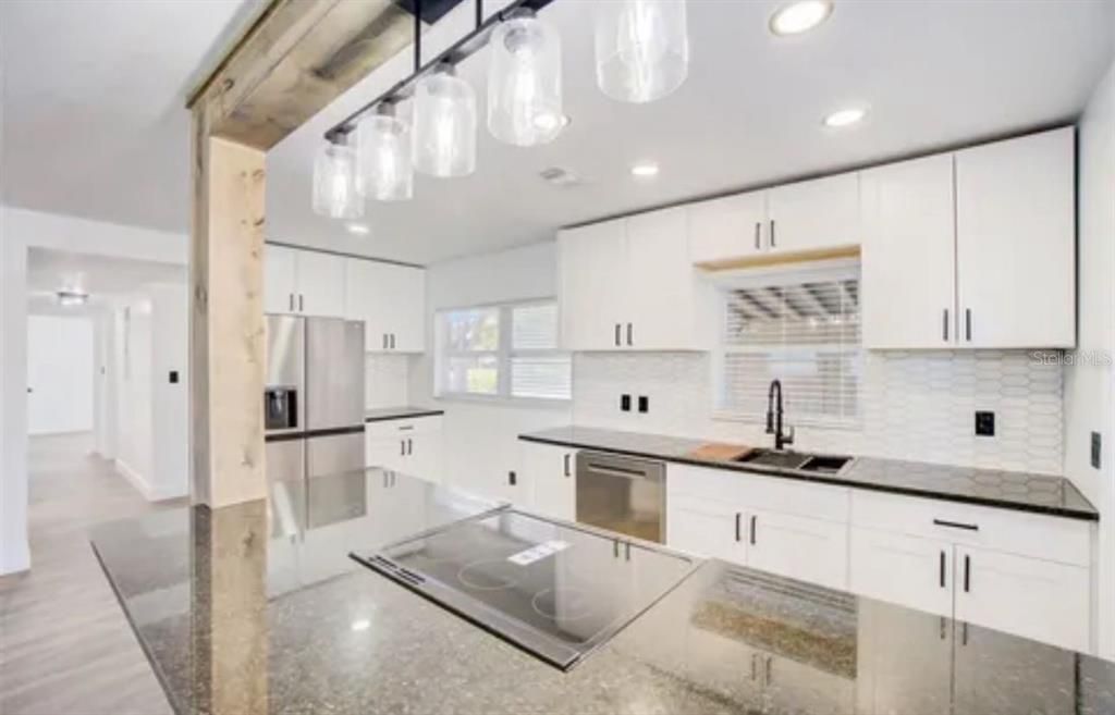 В аренду: $3,100 (3 спален, 2 ванн, 1374 Квадратных фут)