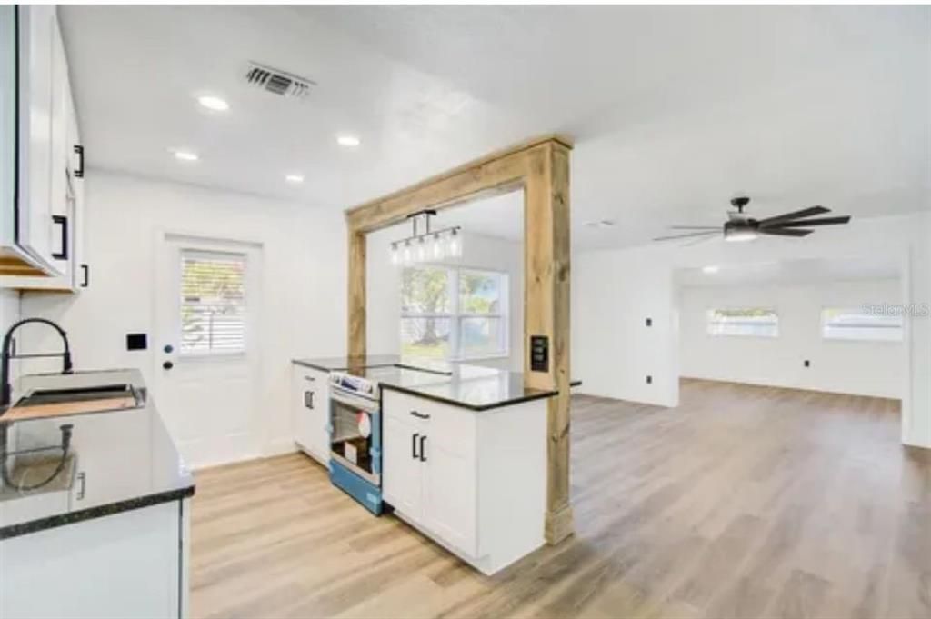 В аренду: $3,100 (3 спален, 2 ванн, 1374 Квадратных фут)