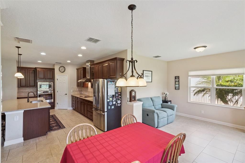 For Sale: $675,000 (4 beds, 4 baths, 3637 Square Feet)