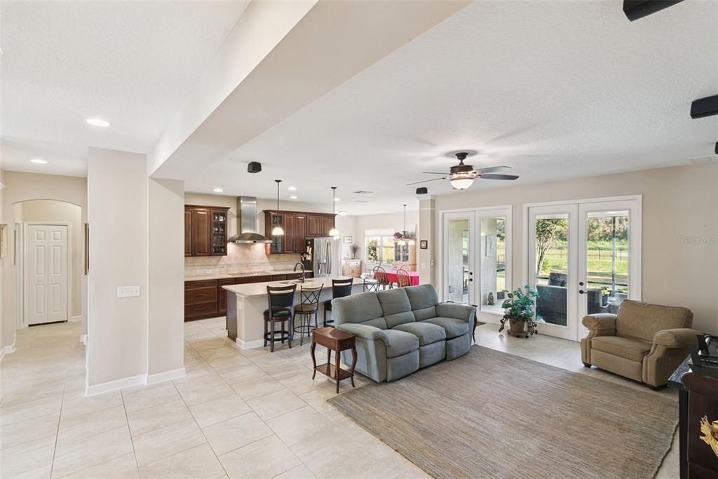 For Sale: $675,000 (4 beds, 4 baths, 3637 Square Feet)