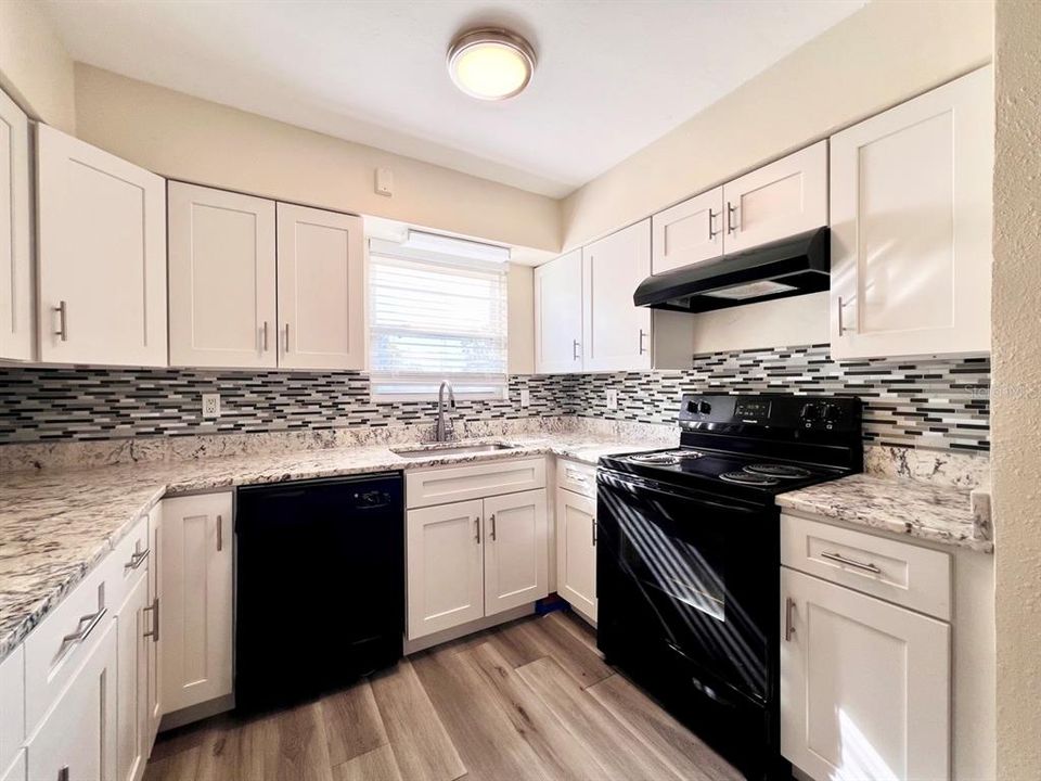 En Venta: $315,000 (4 camas, 0 baños, 1418 Pies cuadrados)