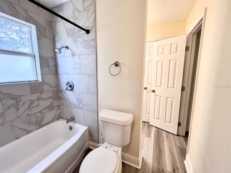 En Venta: $315,000 (4 camas, 0 baños, 1418 Pies cuadrados)