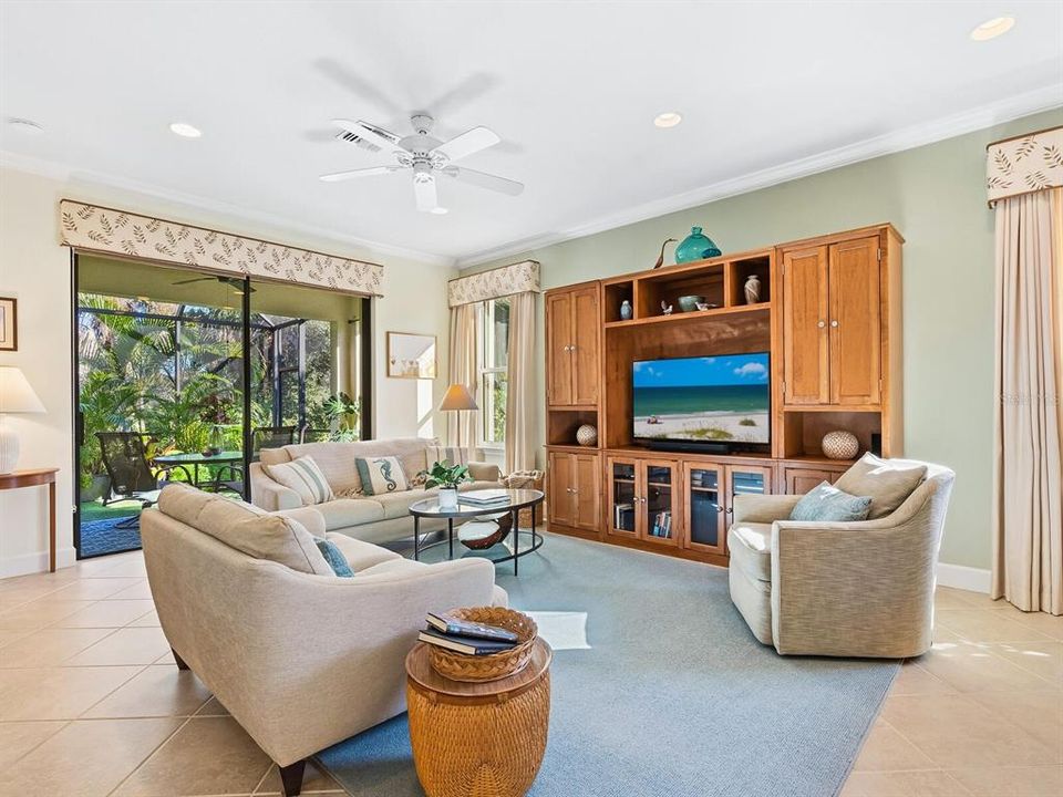 На продажу: $349,900 (2 спален, 2 ванн, 1600 Квадратных фут)