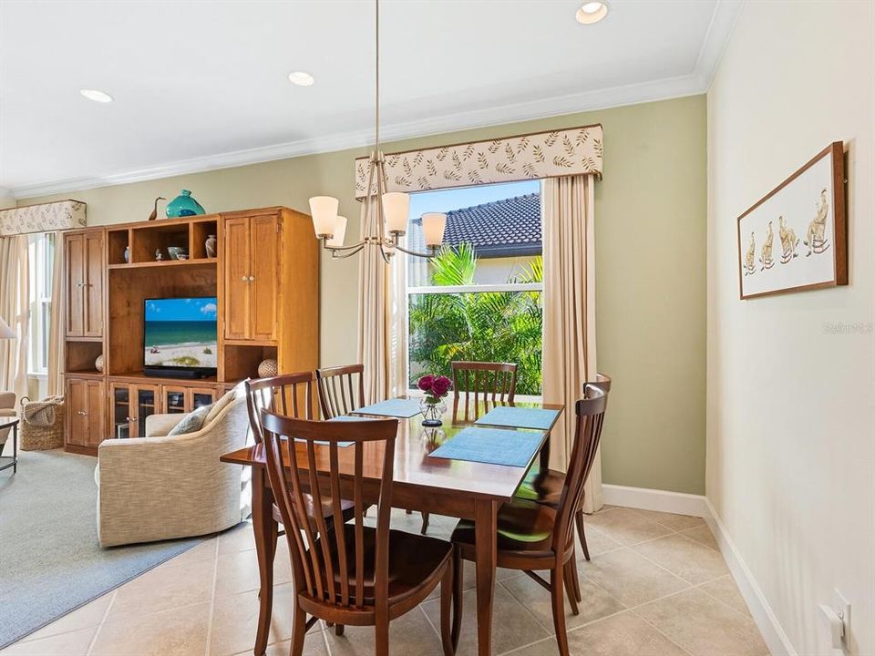 На продажу: $349,900 (2 спален, 2 ванн, 1600 Квадратных фут)