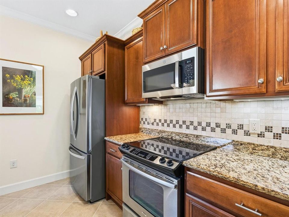 На продажу: $349,900 (2 спален, 2 ванн, 1600 Квадратных фут)