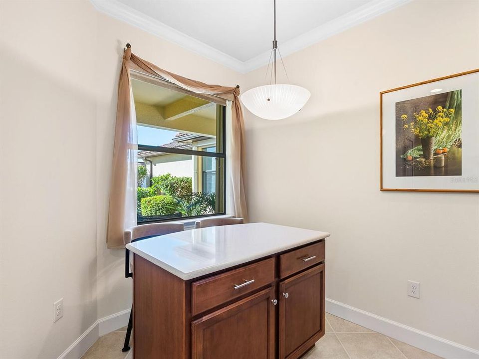 На продажу: $349,900 (2 спален, 2 ванн, 1600 Квадратных фут)