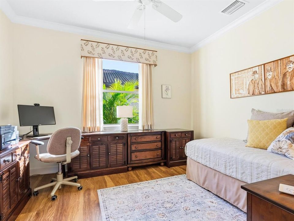 На продажу: $349,900 (2 спален, 2 ванн, 1600 Квадратных фут)