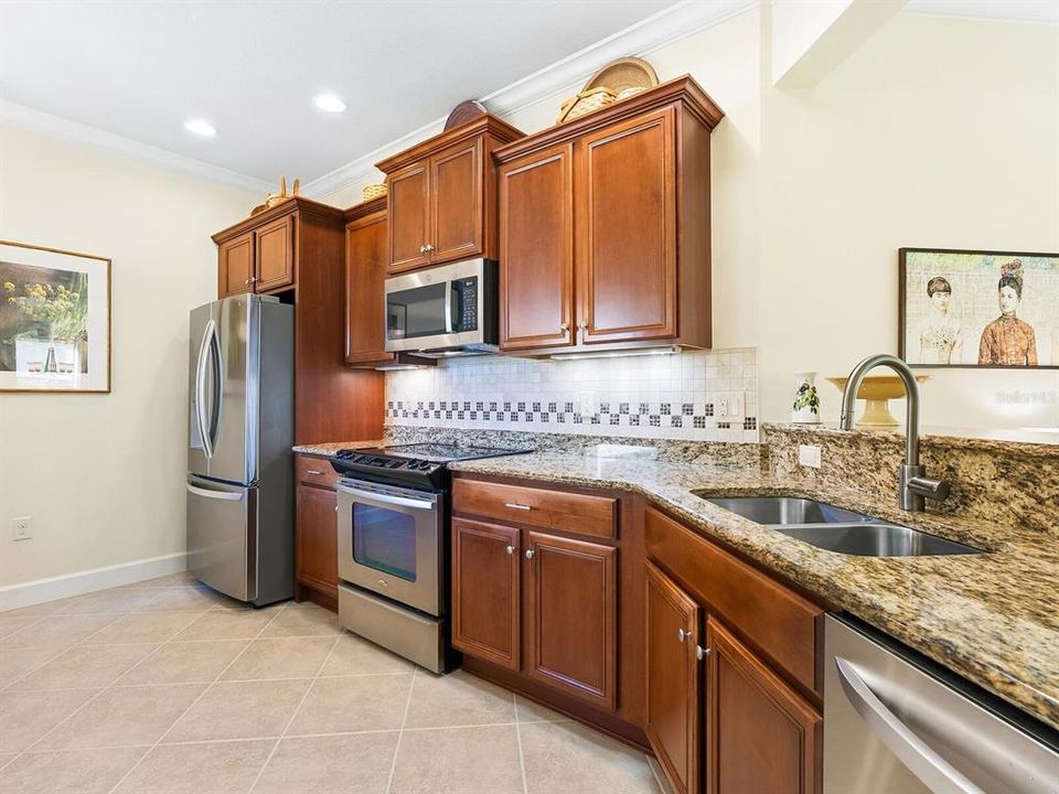 На продажу: $349,900 (2 спален, 2 ванн, 1600 Квадратных фут)