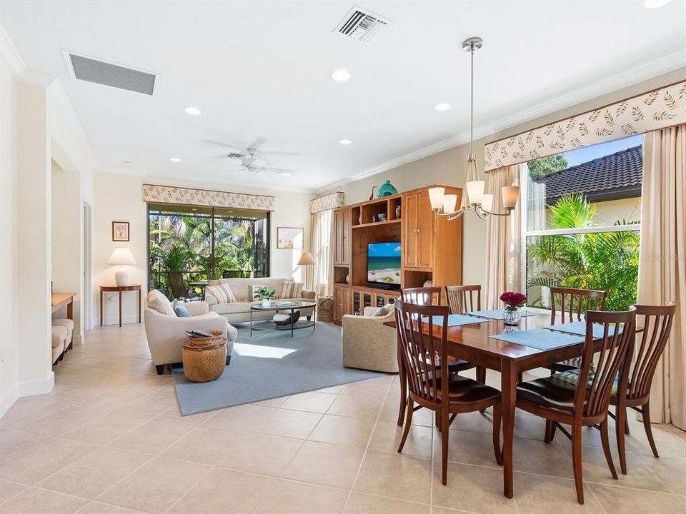 На продажу: $349,900 (2 спален, 2 ванн, 1600 Квадратных фут)