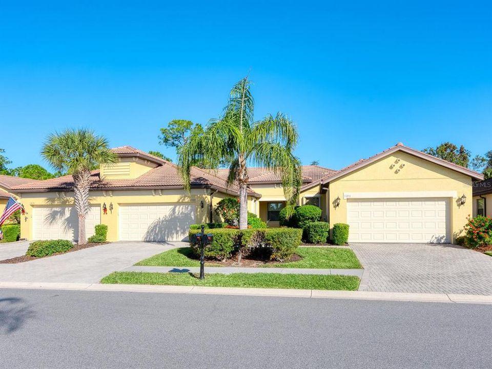 На продажу: $349,900 (2 спален, 2 ванн, 1600 Квадратных фут)