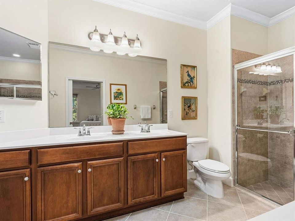 На продажу: $349,900 (2 спален, 2 ванн, 1600 Квадратных фут)