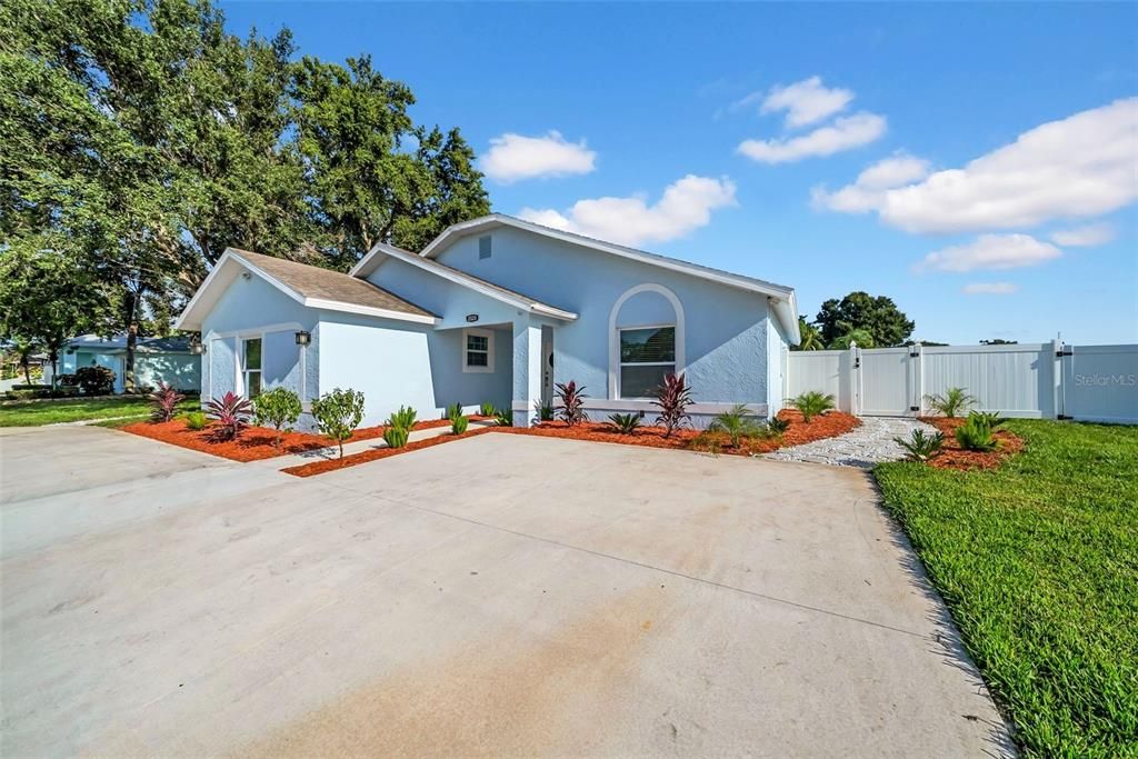 En Venta: $624,999 (3 camas, 3 baños, 1695 Pies cuadrados)