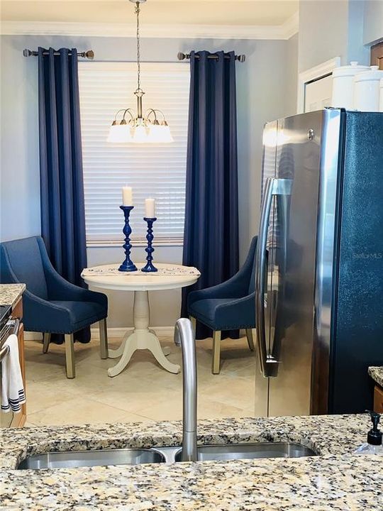 На продажу: $269,900 (2 спален, 2 ванн, 1121 Квадратных фут)