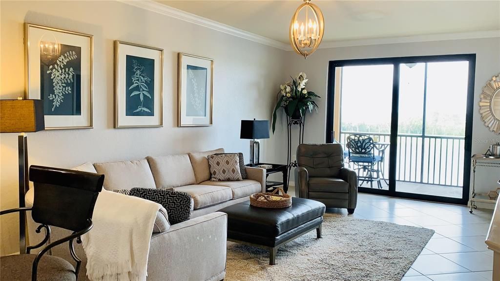 На продажу: $269,900 (2 спален, 2 ванн, 1121 Квадратных фут)