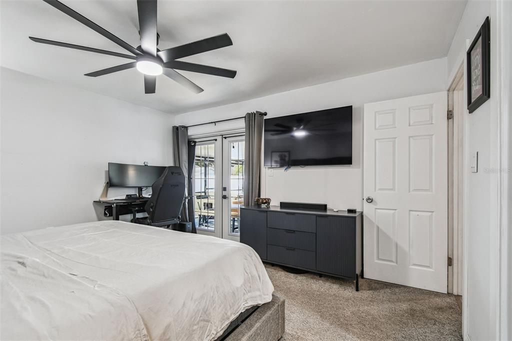 For Sale: $392,000 (2 beds, 2 baths, 1250 Square Feet)