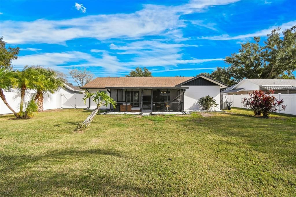 For Sale: $392,000 (2 beds, 2 baths, 1250 Square Feet)