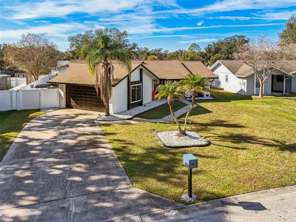 For Sale: $392,000 (2 beds, 2 baths, 1250 Square Feet)