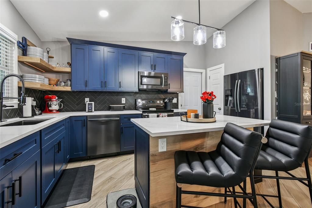 For Sale: $392,000 (2 beds, 2 baths, 1250 Square Feet)