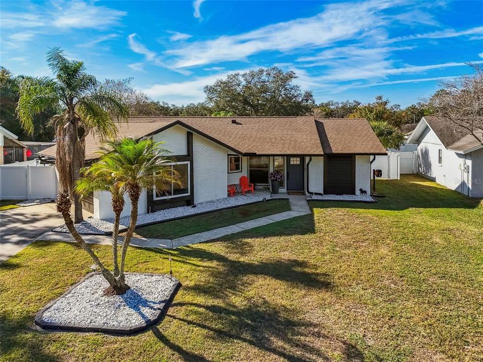 For Sale: $392,000 (2 beds, 2 baths, 1250 Square Feet)