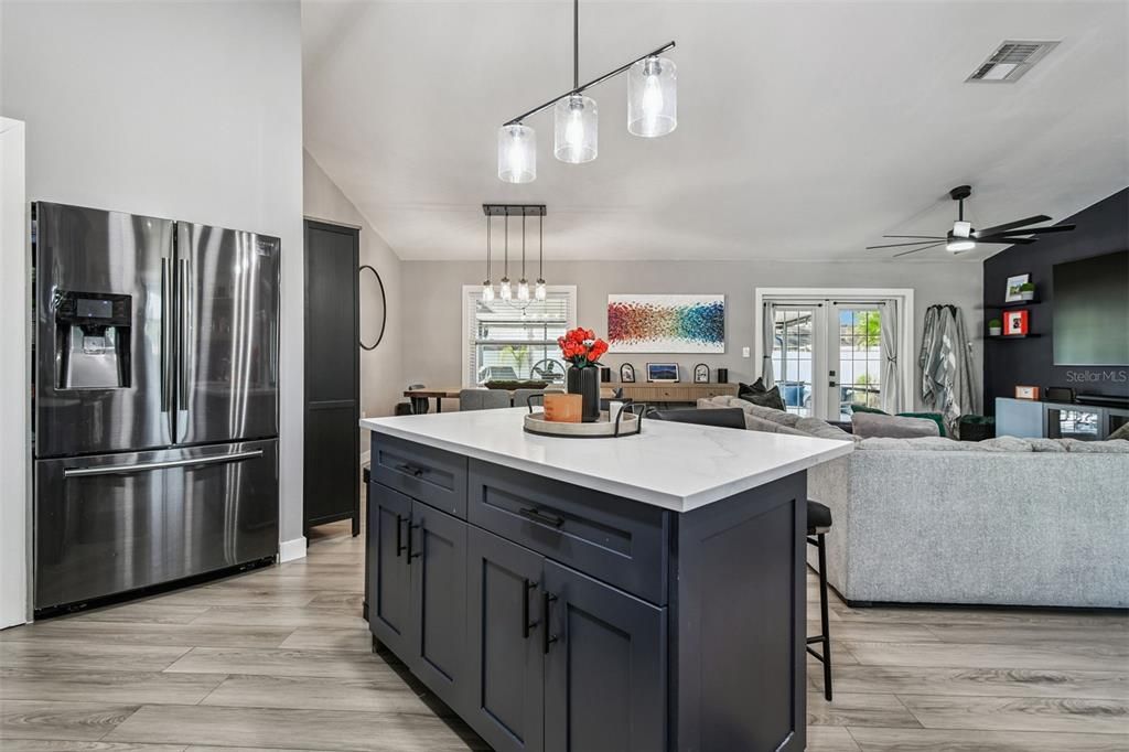 For Sale: $392,000 (2 beds, 2 baths, 1250 Square Feet)