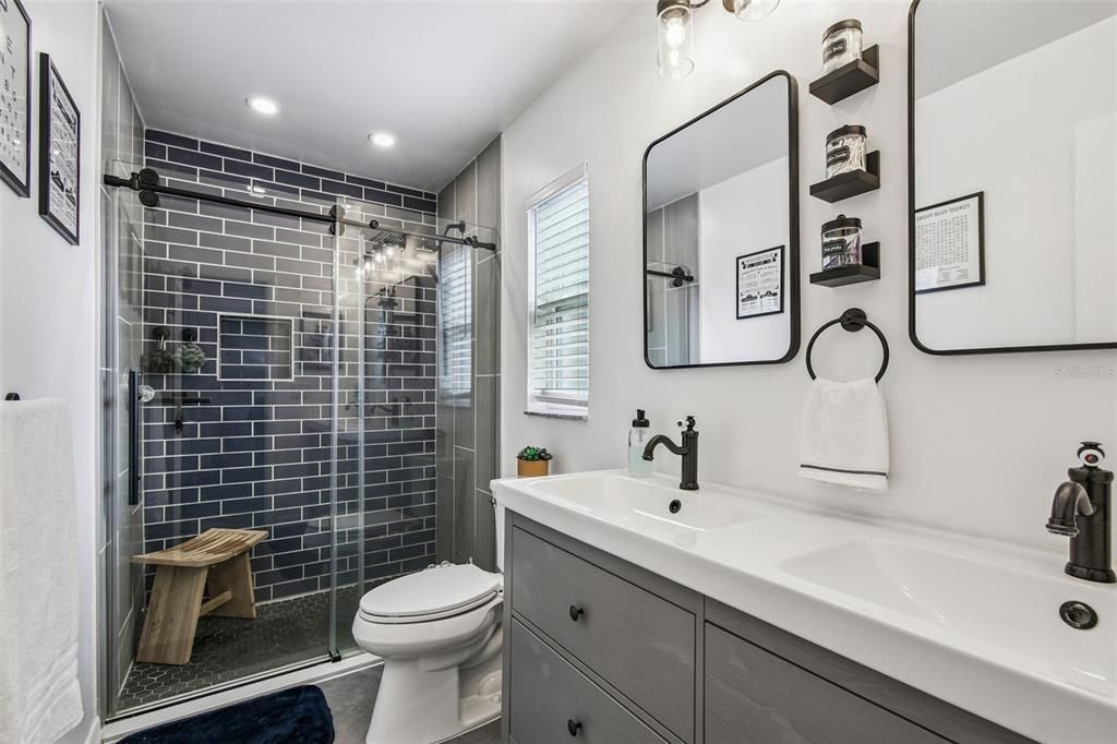 For Sale: $392,000 (2 beds, 2 baths, 1250 Square Feet)