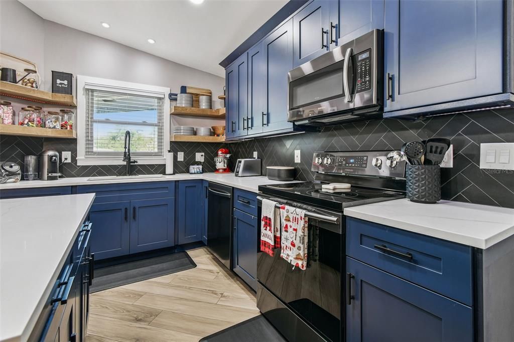 For Sale: $392,000 (2 beds, 2 baths, 1250 Square Feet)