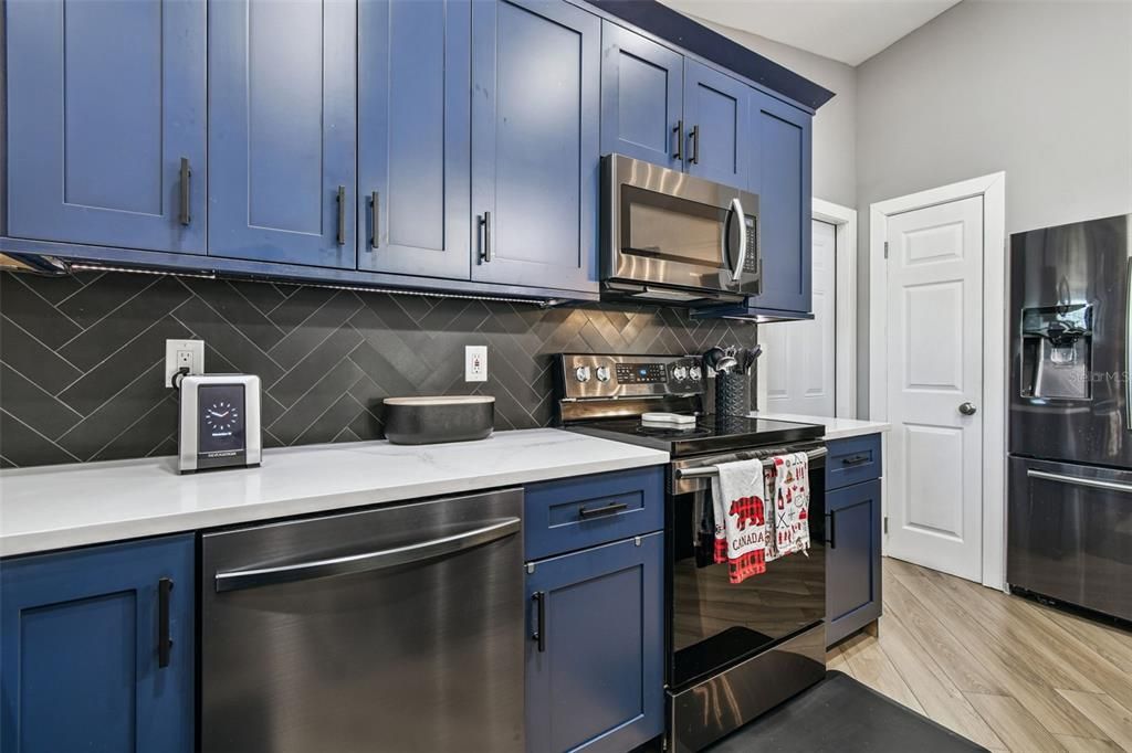 For Sale: $392,000 (2 beds, 2 baths, 1250 Square Feet)