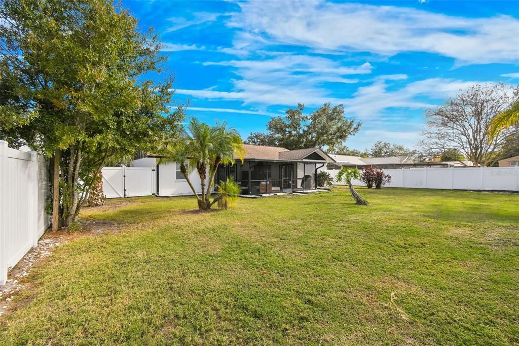 For Sale: $392,000 (2 beds, 2 baths, 1250 Square Feet)