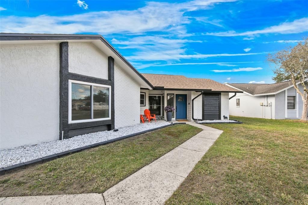 For Sale: $392,000 (2 beds, 2 baths, 1250 Square Feet)