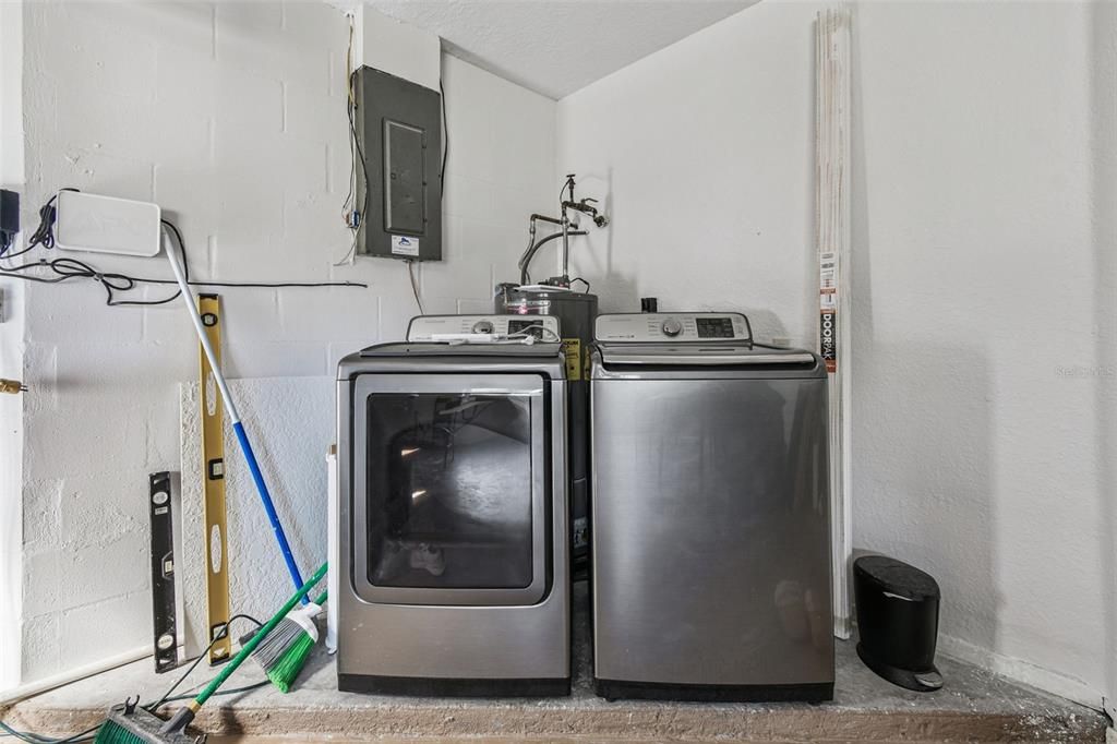 For Sale: $392,000 (2 beds, 2 baths, 1250 Square Feet)