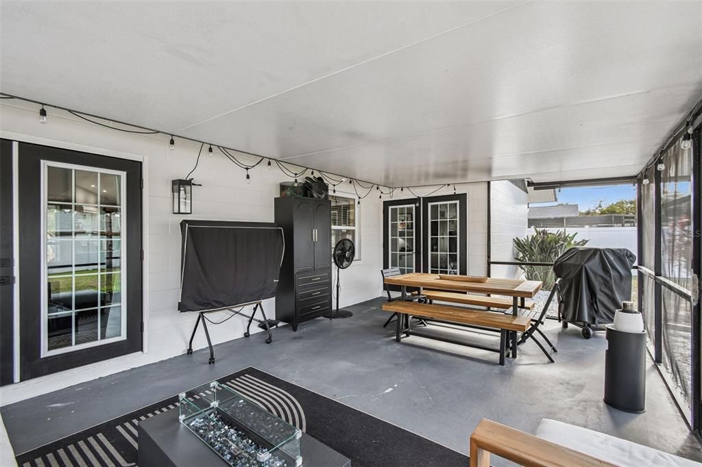 For Sale: $392,000 (2 beds, 2 baths, 1250 Square Feet)