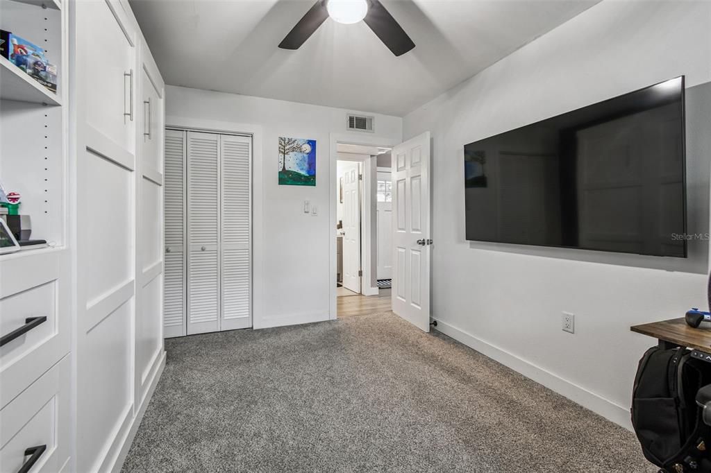 For Sale: $392,000 (2 beds, 2 baths, 1250 Square Feet)