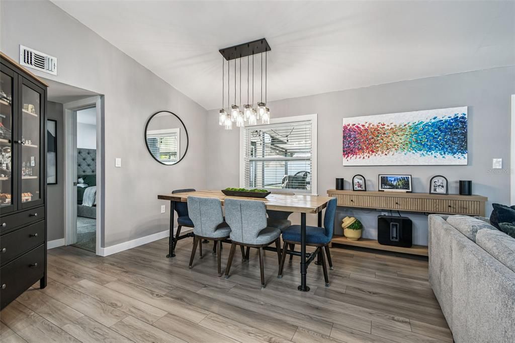 For Sale: $392,000 (2 beds, 2 baths, 1250 Square Feet)