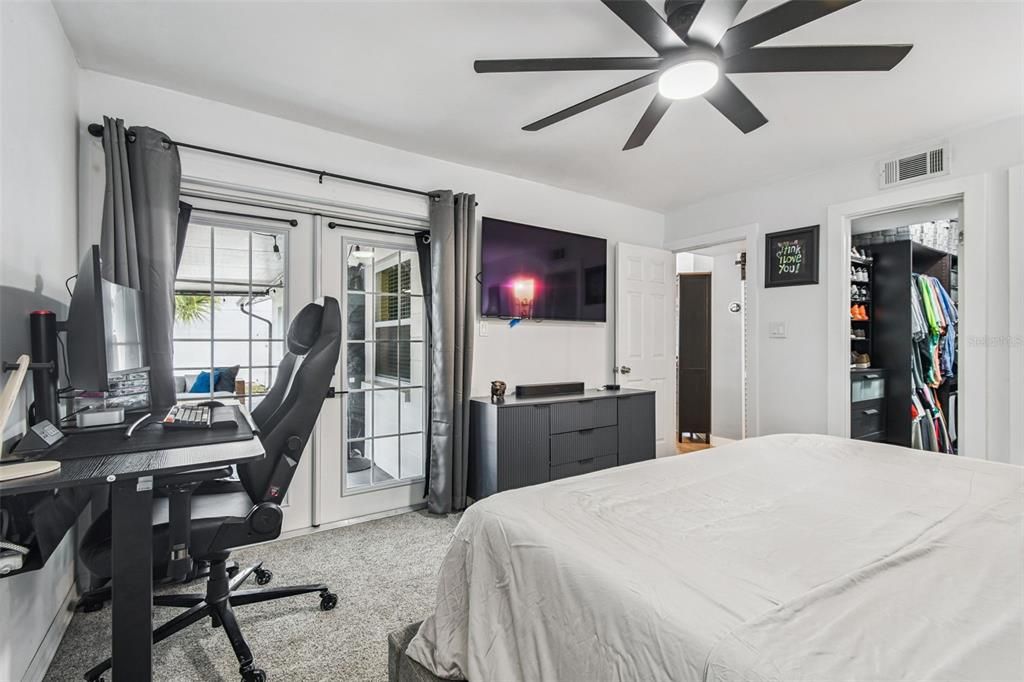 For Sale: $392,000 (2 beds, 2 baths, 1250 Square Feet)