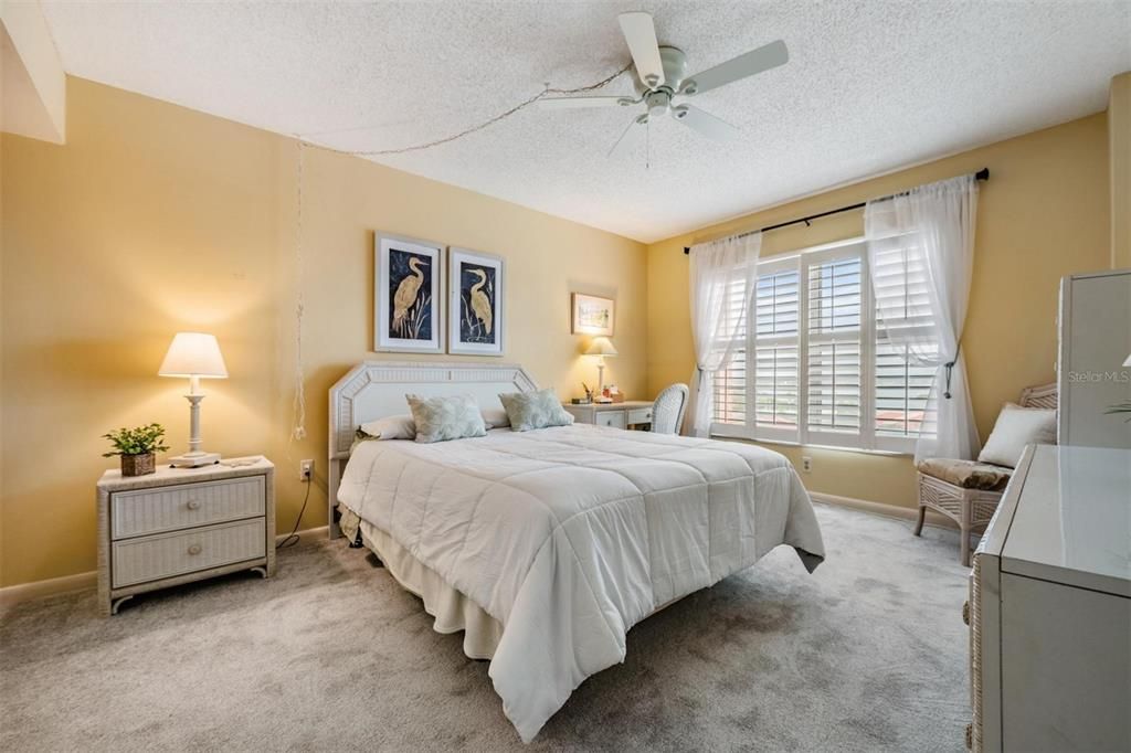 For Sale: $159,900 (1 beds, 1 baths, 745 Square Feet)