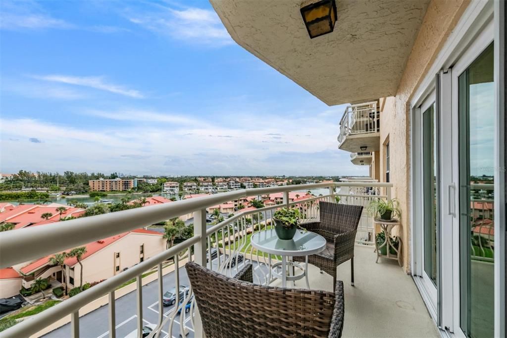 For Sale: $159,900 (1 beds, 1 baths, 745 Square Feet)