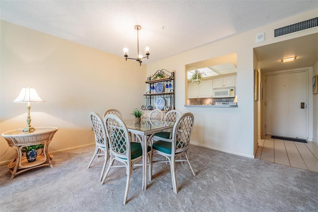 For Sale: $159,900 (1 beds, 1 baths, 745 Square Feet)