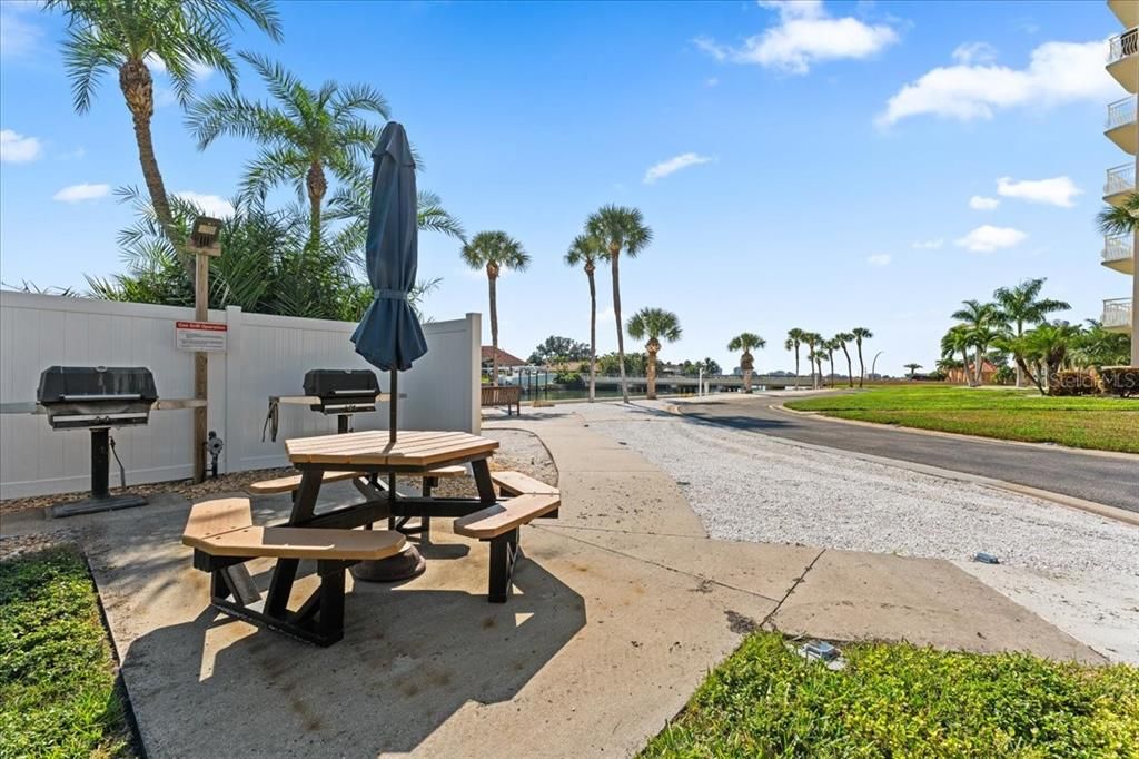 For Sale: $159,900 (1 beds, 1 baths, 745 Square Feet)