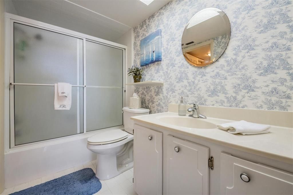 For Sale: $159,900 (1 beds, 1 baths, 745 Square Feet)