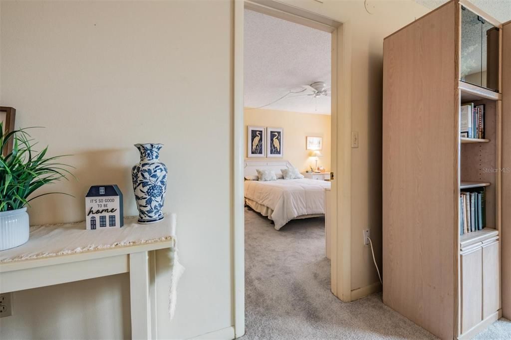 For Sale: $159,900 (1 beds, 1 baths, 745 Square Feet)