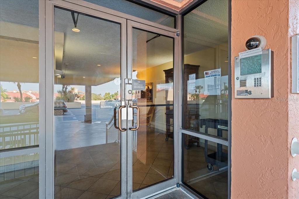 For Sale: $159,900 (1 beds, 1 baths, 745 Square Feet)