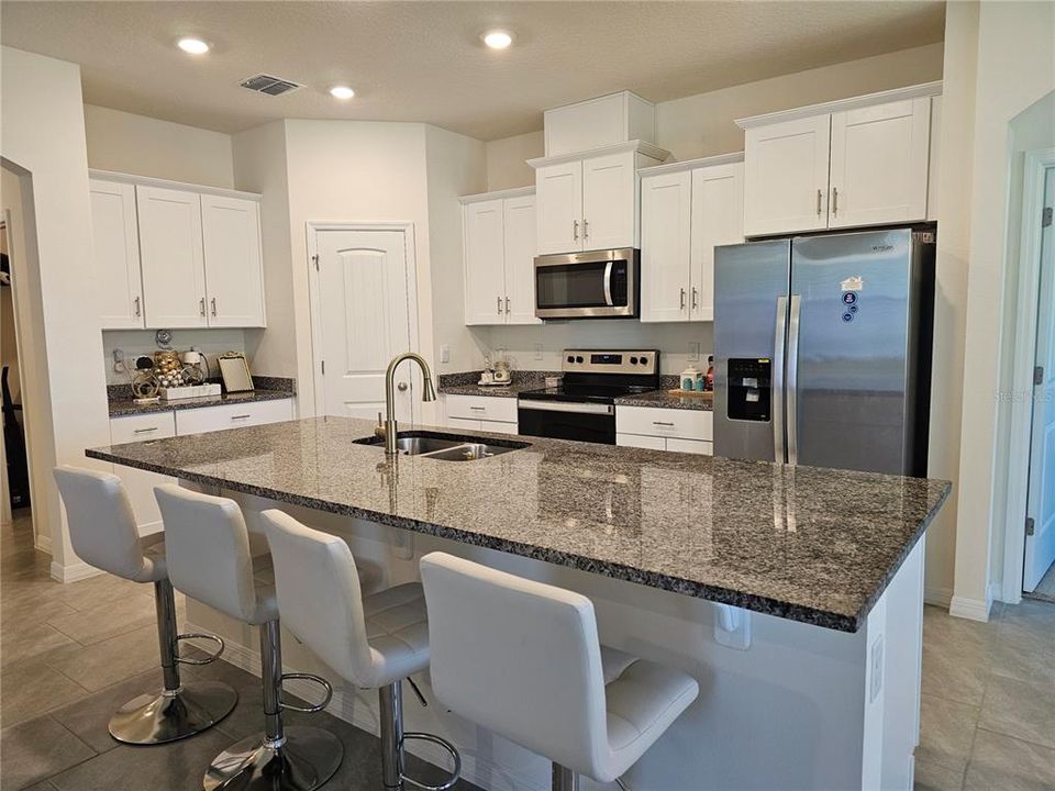 En Venta: $524,900 (4 camas, 3 baños, 2142 Pies cuadrados)