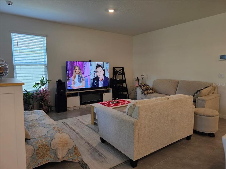 En Venta: $524,900 (4 camas, 3 baños, 2142 Pies cuadrados)