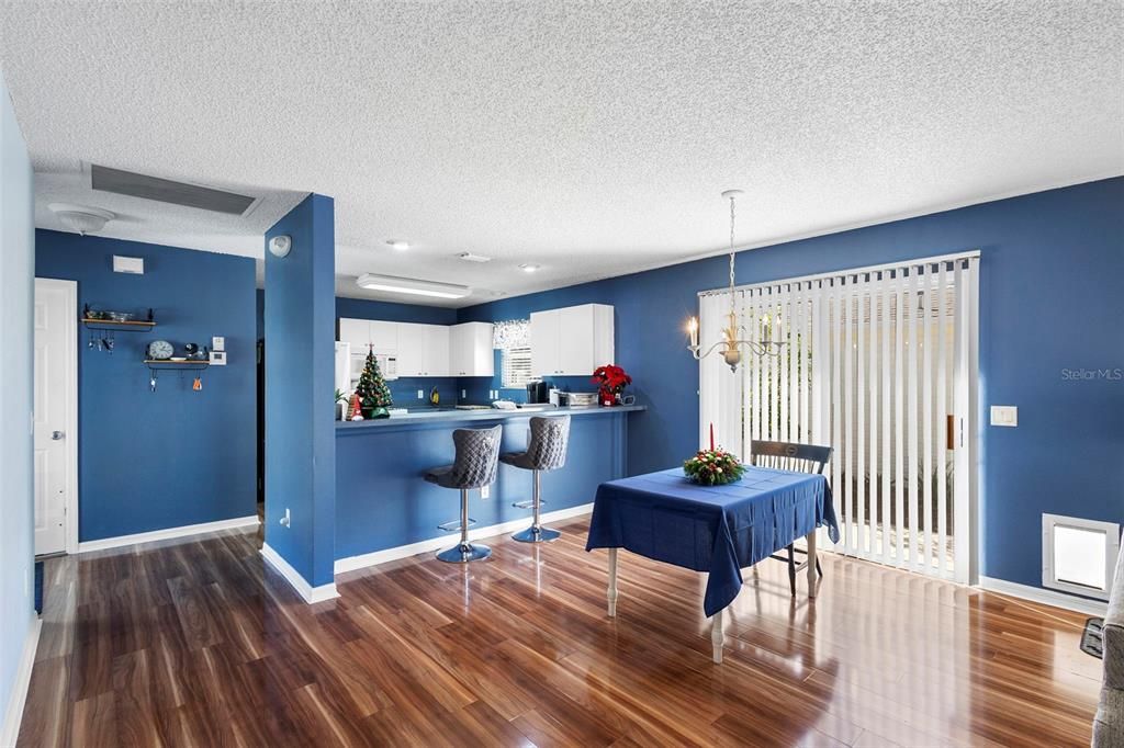 En Venta: $299,999 (2 camas, 2 baños, 1283 Pies cuadrados)