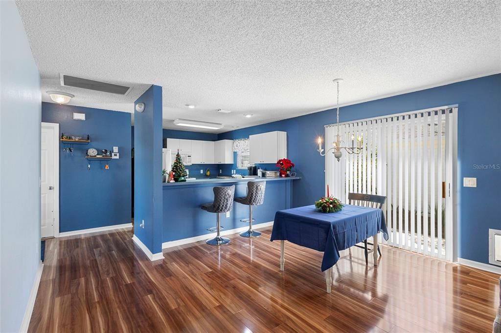 En Venta: $299,999 (2 camas, 2 baños, 1283 Pies cuadrados)