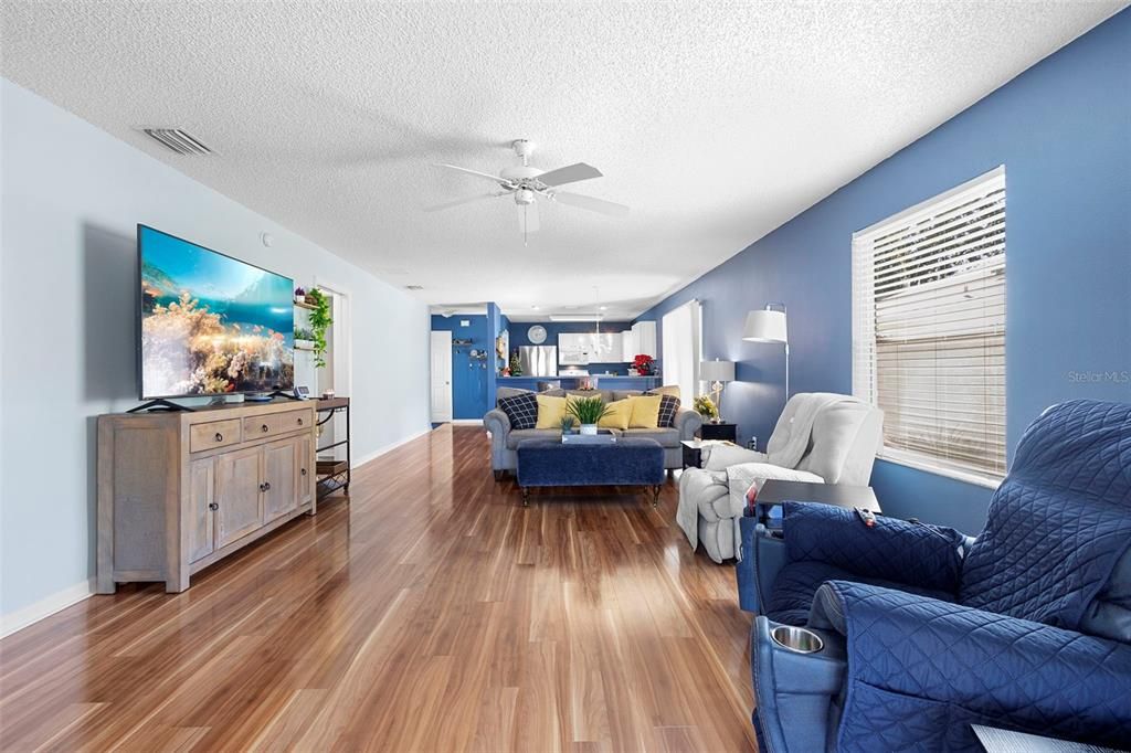 En Venta: $299,999 (2 camas, 2 baños, 1283 Pies cuadrados)